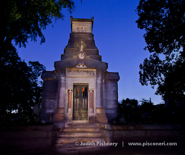 19/24      |      Historic Oakland Cemetery Night . Atlanta, Georgia