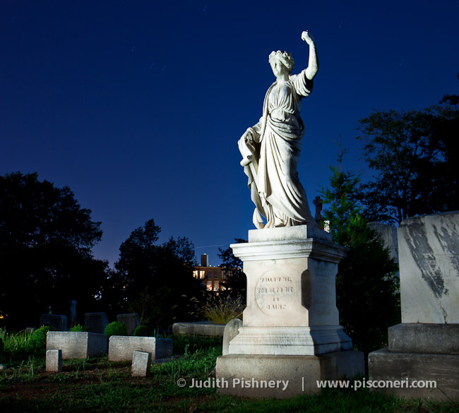 24/24      |      Historic Oakland Cemetery Night . Atlanta, Georgia